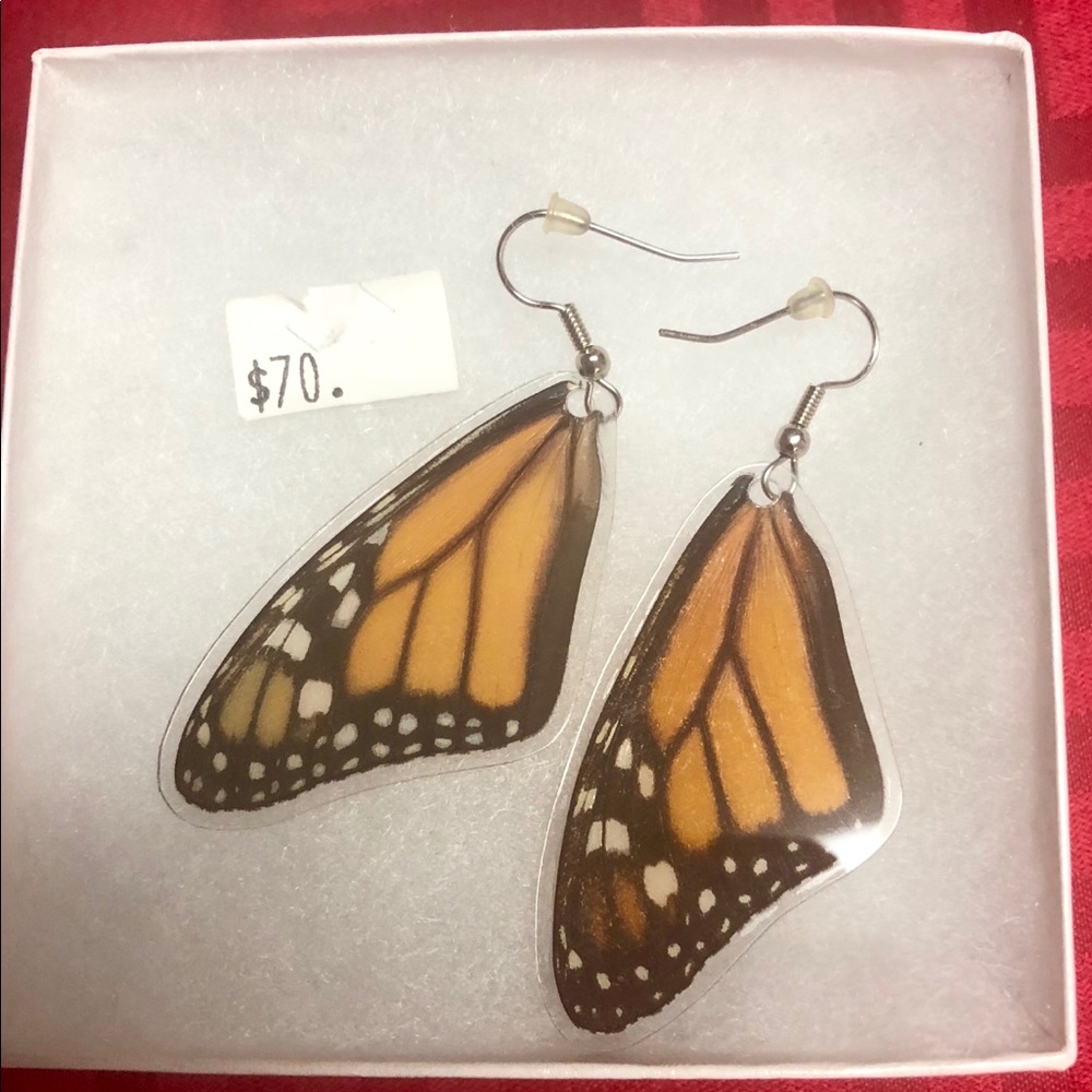 Monarch butterfly earrings; handmade! Beautiful 🦋